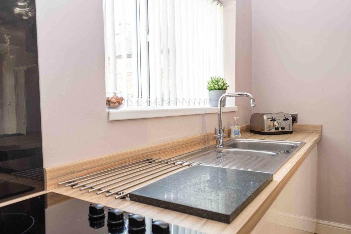 Comfortable And Convenient 3 Bedroom House With Parking Handsworth Esterno foto