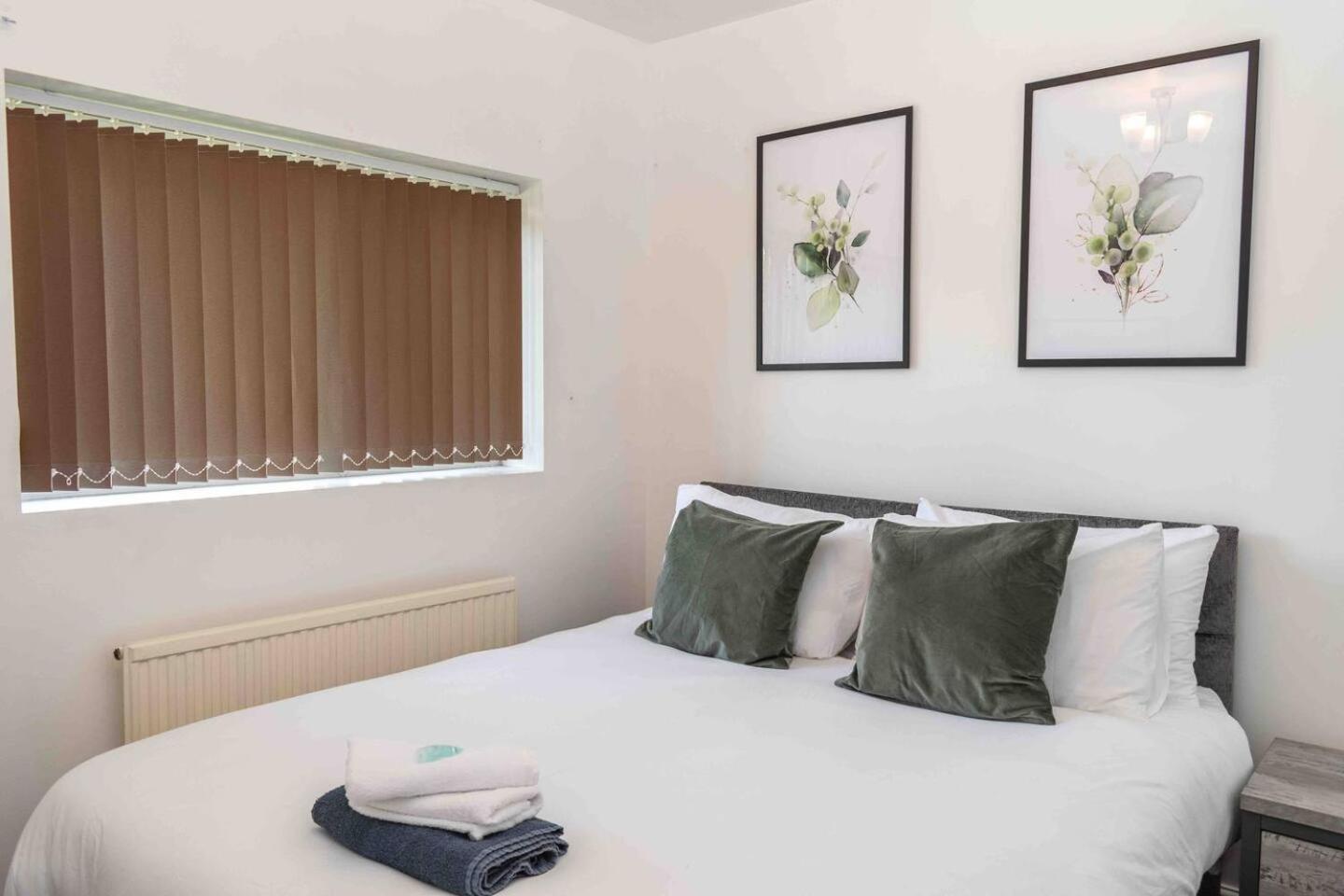 Comfortable And Convenient 3 Bedroom House With Parking Handsworth Esterno foto